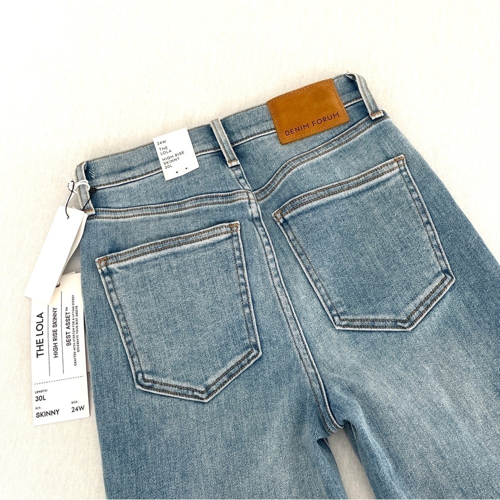 ARITZIA Denim Forum The Lola High Rise Skinny 24W 30L from Aritzia